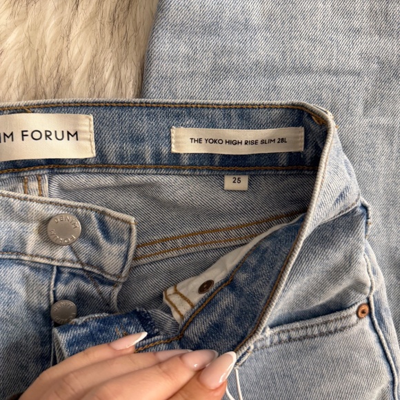 New Denim Forum Aritzia Jeans THE YOKO HIGH RISE SLIM - Picture 3 of 3